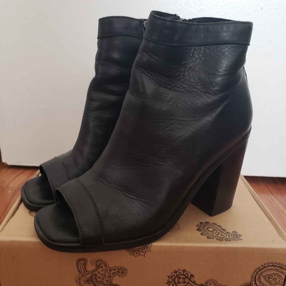 Black heel with peekaboo toe